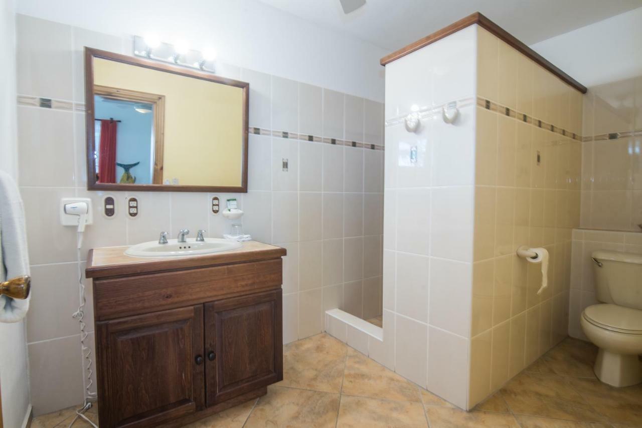 Wikkid Resort Dixon Cove Quarto foto
